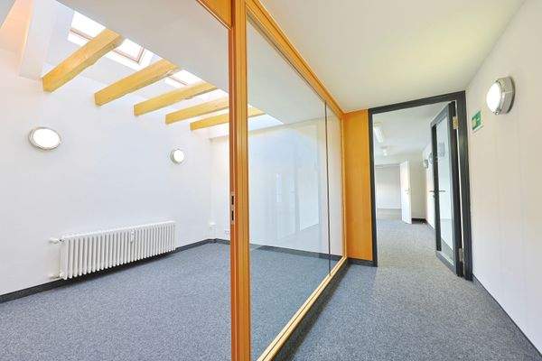 OG - Büro mit Oberlicht