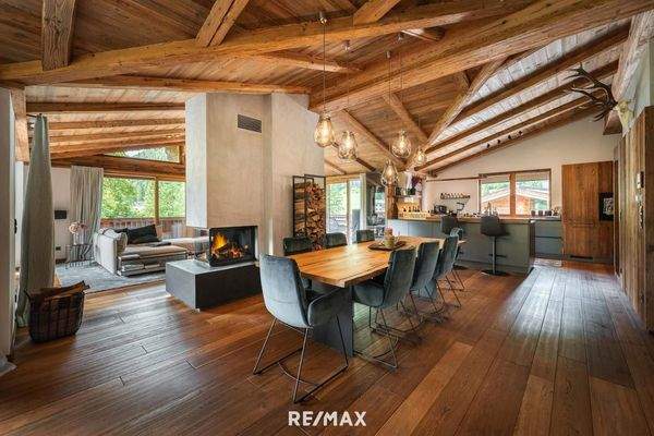 Essbereich mit Kamin