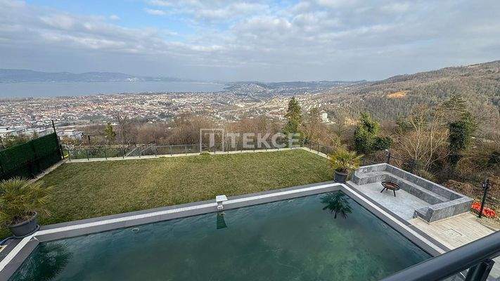 Villa for Sale with Nature and Lake View in Sapanca Sakarya