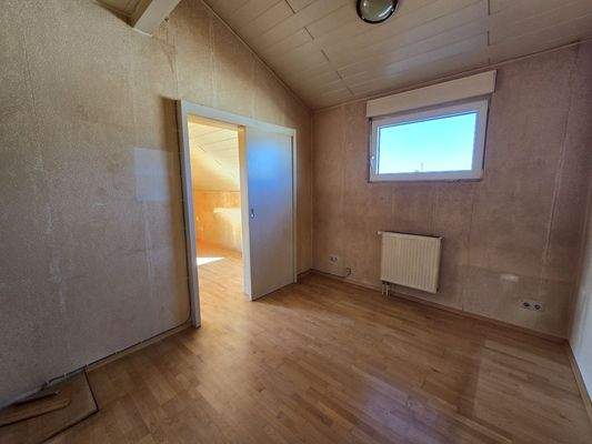 Durchganszimmer hinter dem Wohnzimmer