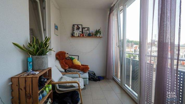 Verglaster Balkon mit Sitzbereich