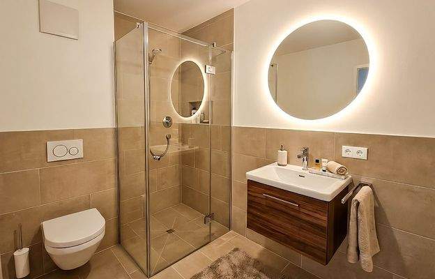 Riesacker_KI_Staging_B01_Badezimmer 