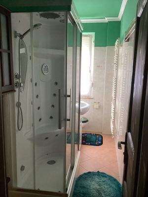 Bad mit Dampfmassage Dusche