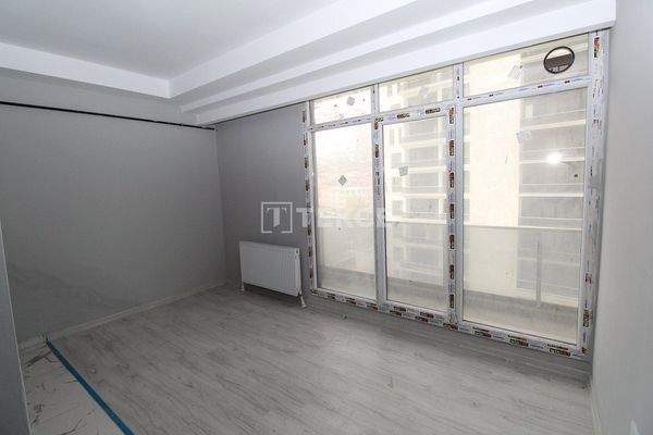 1 Bedroom Apartment in a Complex in İstanbul, Esenyurt