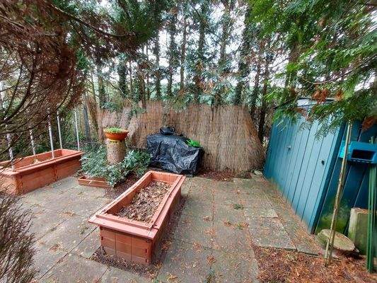 Hinterer Gartenbereich mit Gerätehaus