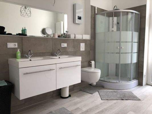 Teilansicht vom Badezimmerim 1.OG