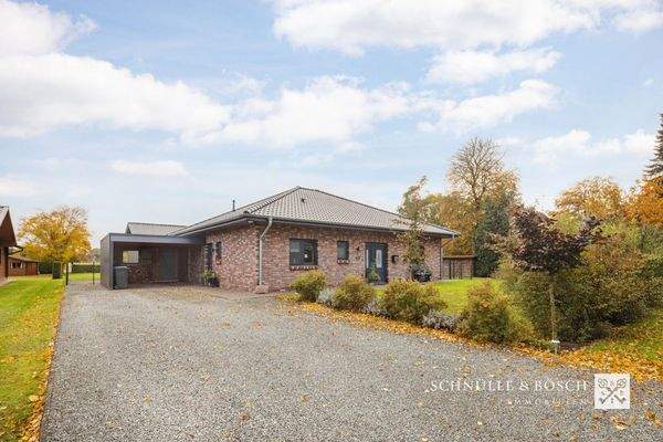 Befestigte Auffahrt zum Haus