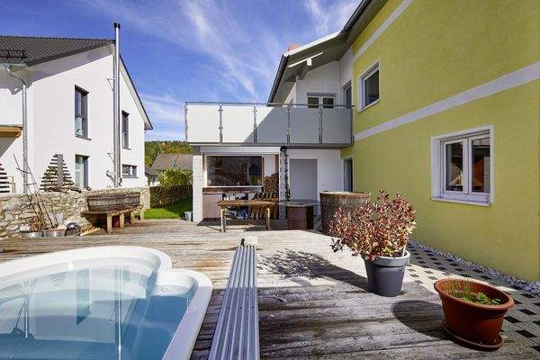 Pool und Outdoorküche