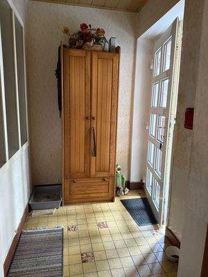 Flur mit Seitenausgang