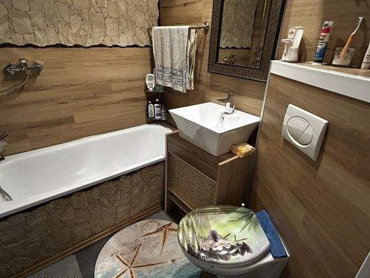 Badezimmer mit Badezimmer