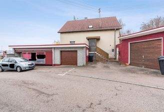 Frontansicht Wohnhaus+Gewerbe+Garagen
