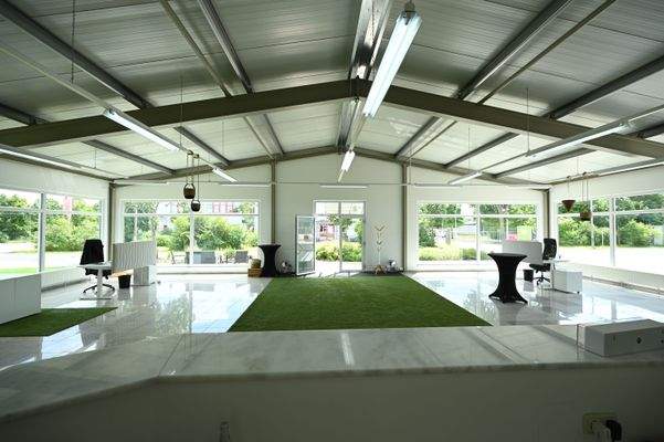 Lichtdurchflutete Ausstellung