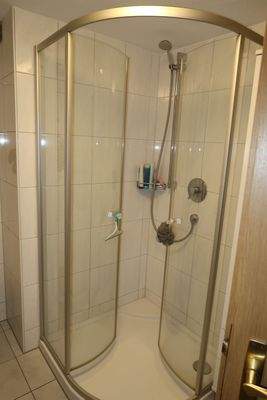 Bad mit Dusche und WC 2. OG 