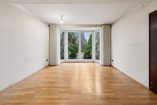 Durchgangszimmer mit Gartenzugang