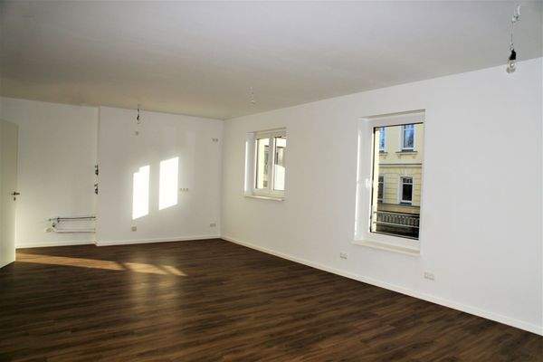 Wohnzimmer mit Küchenbereich