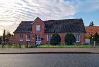 Tolle Immobilie mit ansprechender Fassade