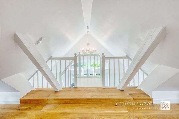 Offene Balken, Deckspots und helle Farben