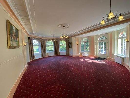 Tagungssaal mit Terrassenzugang