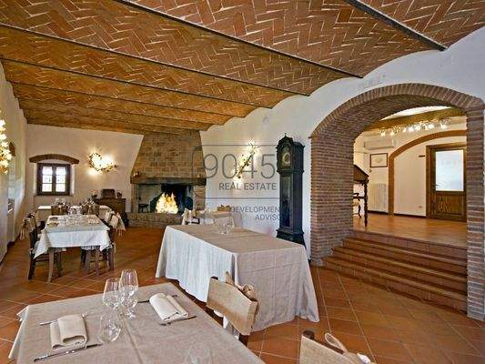 12 Hektar grosser Landsitz mit Panoramaausblick, Pool in Val di Chiana