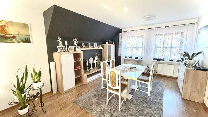 Helle Wohnung mit Terrasse