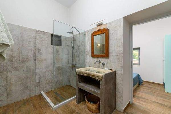 MIT VIDEO: Kreta, Sitia: Meisterhaft renoviertes Haus mit zwei Schlafzimmern in der Landschaft von Sitia