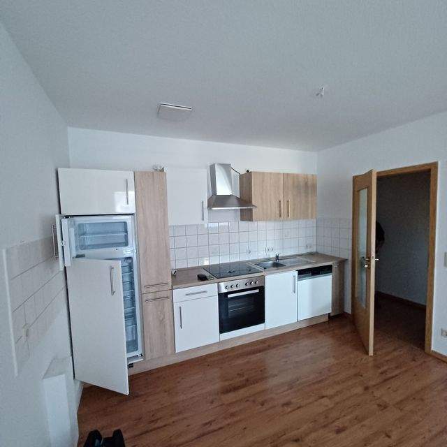 Geräumige helle 2 Raum Wohnung mit Einbauküche und Balkon in Kirchberg / Saupersdorf zu vermieten - Photo 1