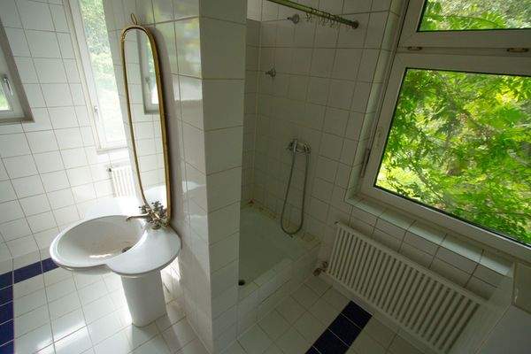 Badezimmer mit Dusche