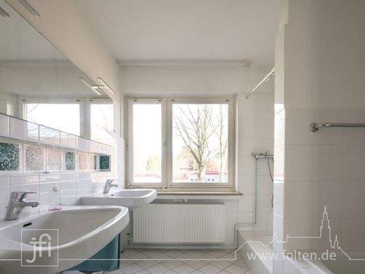 Tageslichtvollbad im Obergeschoss