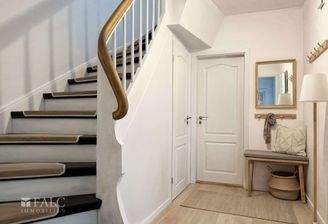 Treppenaufgang - (KI generiert)