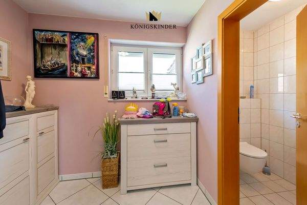 EG: Garderobe und Gäste WC