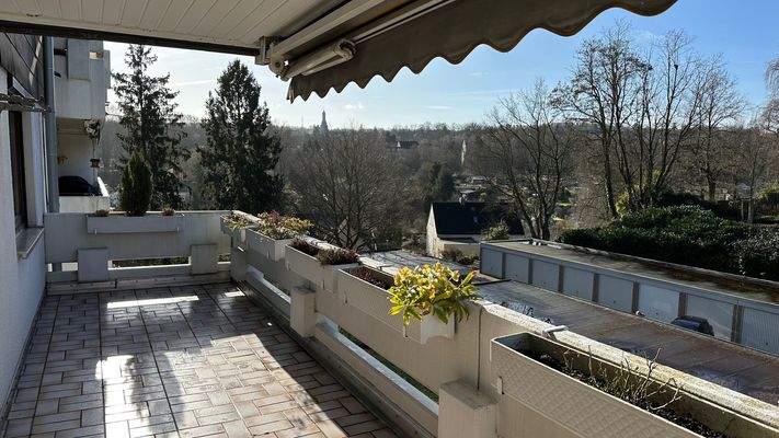 Großer Balkon mit bester Süd-West-Ausrichtung