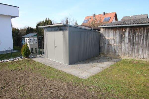 Garten m it Gerätehaus