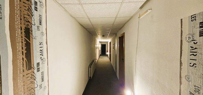 Flur zu den Hotelzimmern