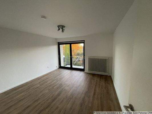 Zimmer OG mit Balkonzugang