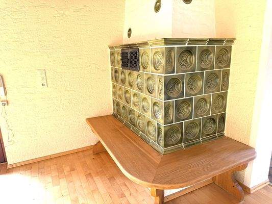 Kachelofen im Wohnzimmer