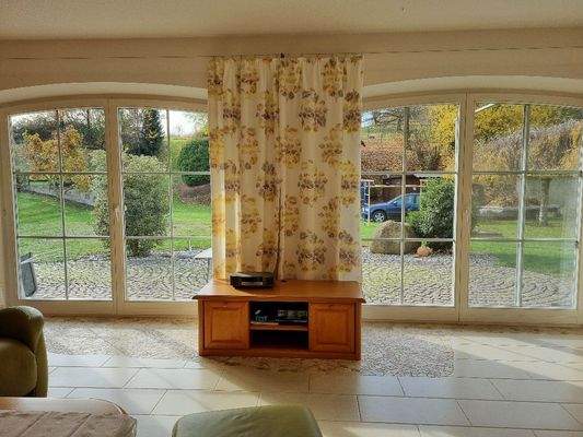 mit Ausgang zur Terrasse ...