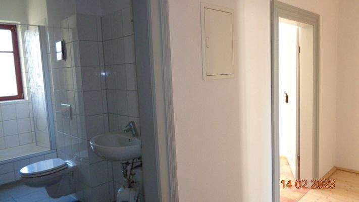 Flur Bick Bad u. Küche.JPG