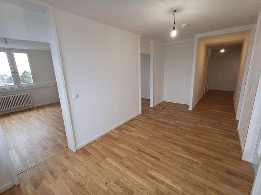 Leere Wohnung mit Flur