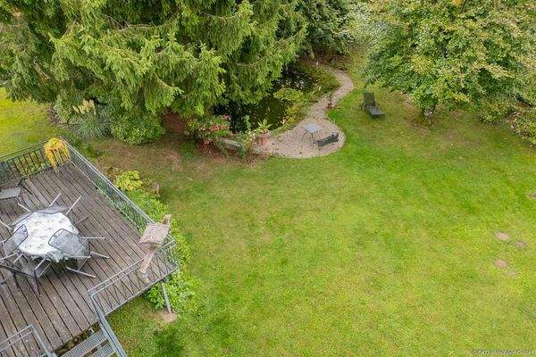 Blick in den Garten aus der Vogelperspektive