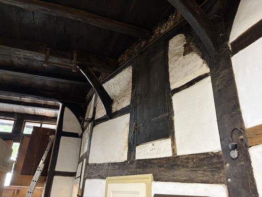 Klappen zu den Zwischenböden/Lagerkammer