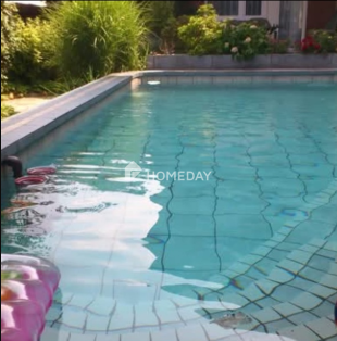 Außenpool im Sommer 1