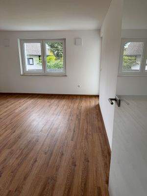 helles Wohnzimmer mit Südausrichtung