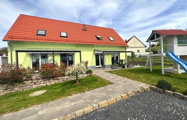 Doppelhaus und Garten.JPG