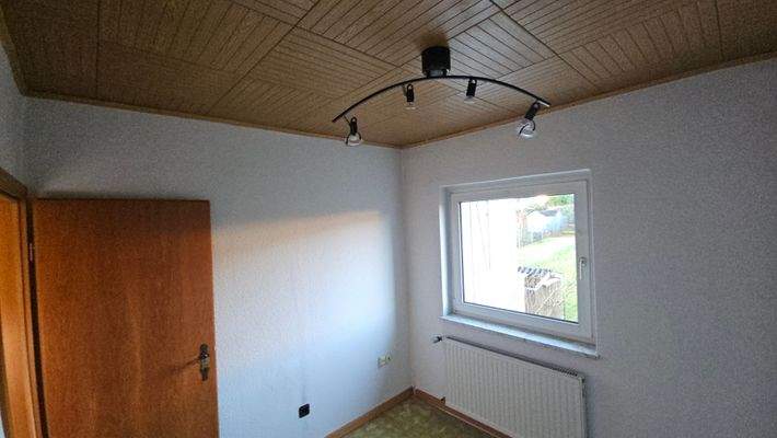 OG kleines Schlafzimmer 2.jpg