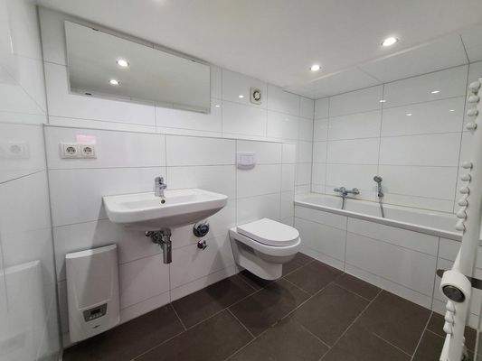 Wohnung 3 - 2. OG, Vollbad