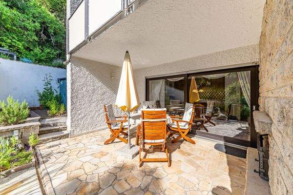 Terrasse mit Außenkamin