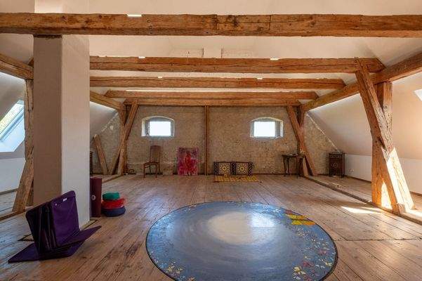 Dachstudio mit Sichtdachstuhl