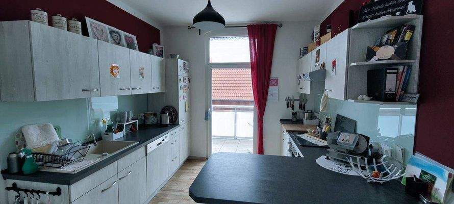 Küche mit Einbauküche