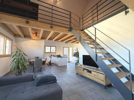Wohn- und Essbereich mit Galerie
