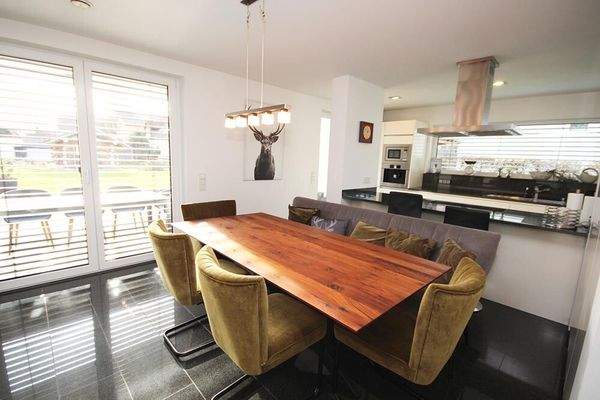 Wunderbarer Essbereich mit Einbauschrank